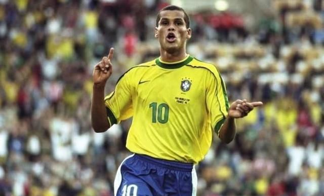 整个更衣室 整个更衣室