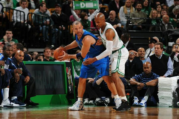 球与女子足 球与女子足